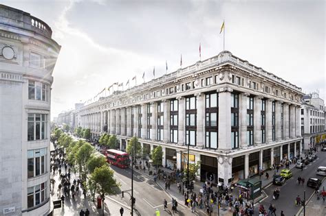 selfridges closing time today.